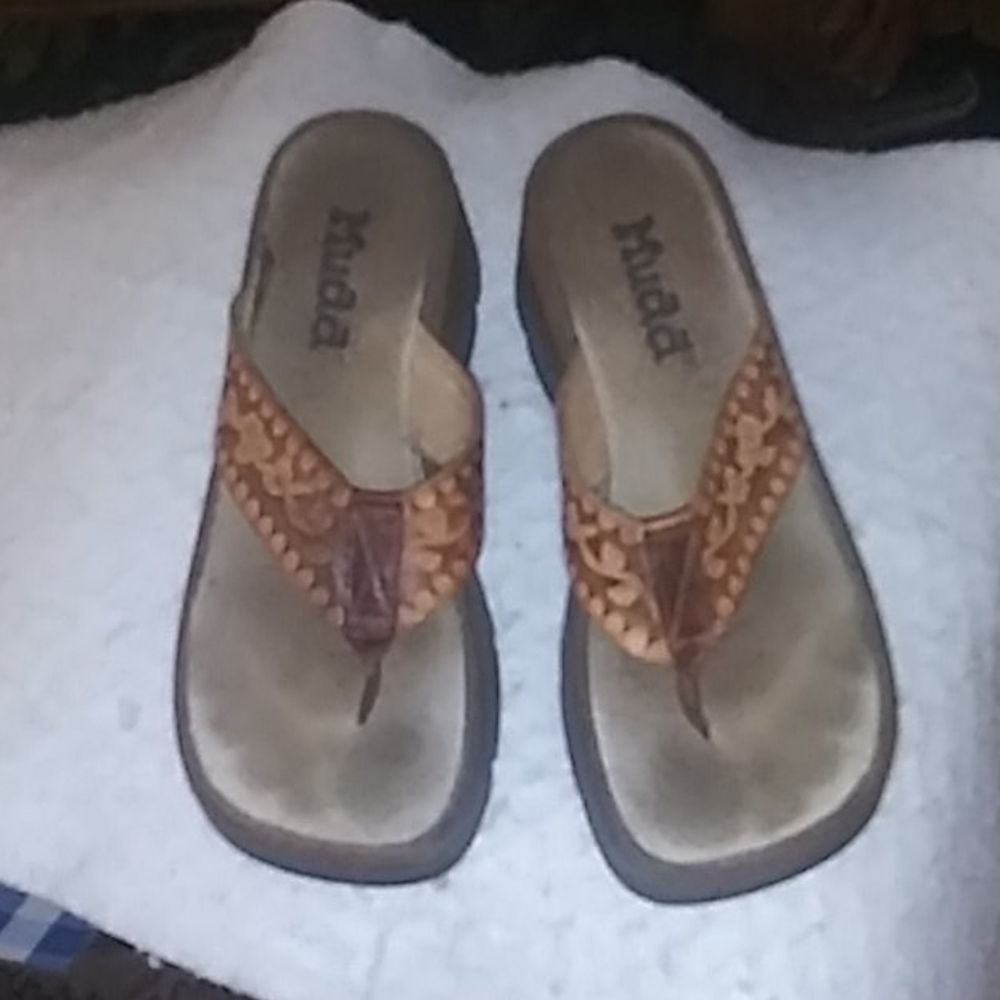 Mudd wedge slip on sandals